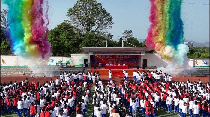 常德新德才職業(yè)學(xué)校2025年校園男子籃球賽盛大開(kāi)幕激情點(diǎn)燃青春賽場(chǎng)