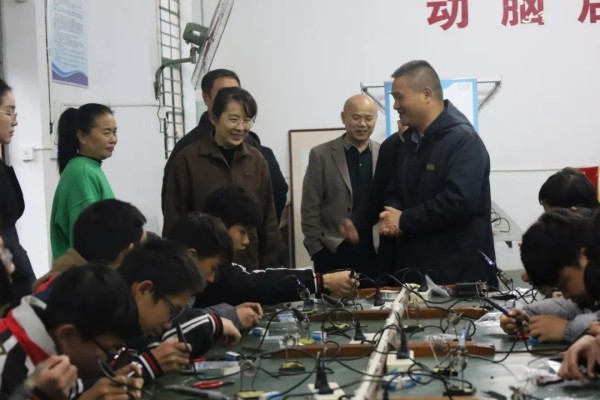 常德新德才職業(yè)學(xué)校,常德新德才,常德招生就業(yè),電子商務(wù)專業(yè)學(xué)校,專業(yè)學(xué)校報考哪里好